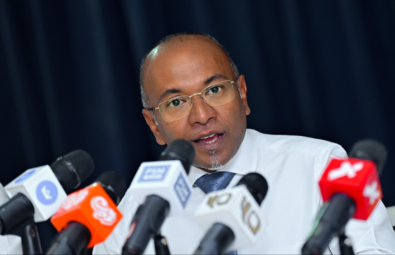 އެމްޑީޕީ އާއި ޑިމޮކްރެޓްސް އިން ބޭއްވި ނޫސްވެރިންގެ ބައްދަލުވުމުގެ ތެރެއިން: މަޖިލިސް މެންބަރުންނާއި ސިޔާސީ މަގާމުތަކުގެ އަދަދު ހިފަހައްޓަން ގާނޫނުއަސާސީ އިސްލާހު ކުރަން ވަނީ ނިންމައިފައި - ފޮޓޯ: ނިޝާން އަލީ / މިހާރު