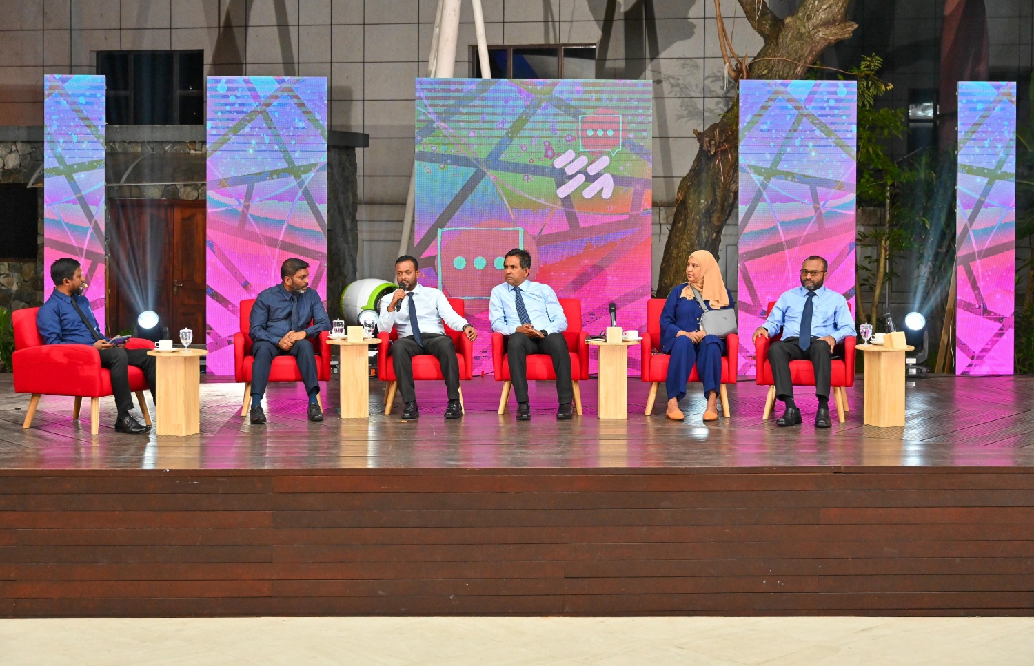 އަހާ ފޯރަމްގައި ބައިވެރިވި ކެބިނެޓް މިނިސްޓަރުން -- ފޮޓޯ: ނިޝާން އަލީ / މިހާރު