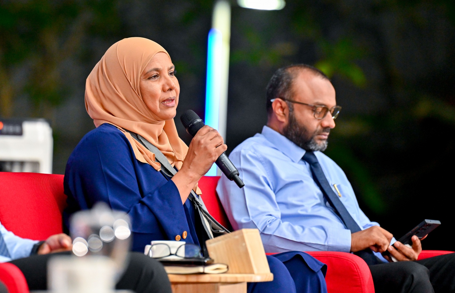 ވަޒީރުންގެ ފުރަތަމަ ޕަބްލިކް ފޯރަމްގއި ފެމިލީ ޑިވެލޮޕްމަންޓް މިނިސްޓަރު ޑރ. އާއިޝަތު ޝިހާމް ރޭ ވާހަކަ ދައްކަވަނީ.---ފޮޓޯ: ނިޝާން އަލީ| މިހާރު