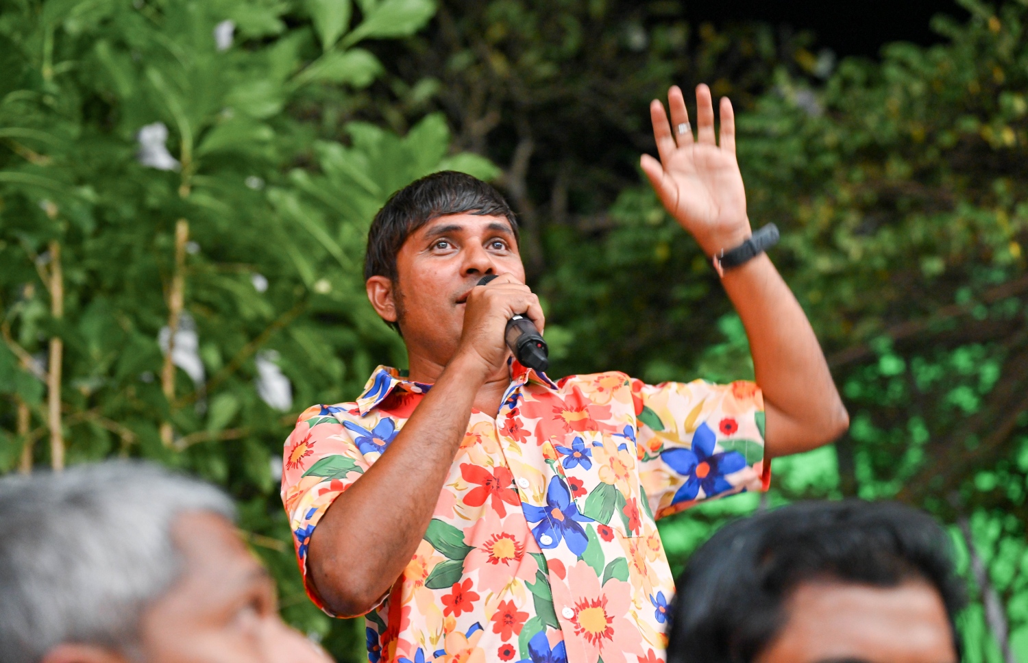 އަހާ ފޯރަމް" ގައި މީހަކު މިނިސްޓަރުންނާ ސުވާލު ކުރައްވަނީ -- ފޮޓޯ: ނިޝާން އަލީ / މިހާރު