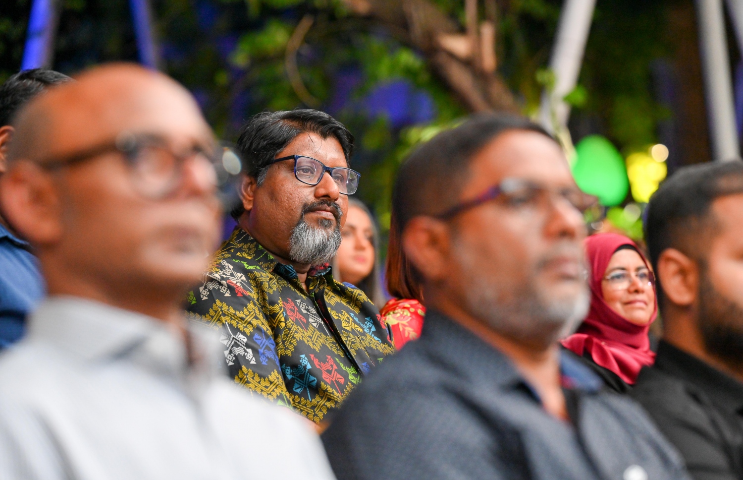 "އަހާ ފޯރަމް" ގައި ބައިވެރިވި ބައެއް ފަރާތްތައް. މި ފޯރަމަކީ އާންމުންނަށް މިނިސްޓަރުންނާ ސުވާލުކުރެވޭ ގޮތަށް ބޭއްވި ފޯރަމެއް -- ފޮޓޯ: ނިޝާން އަލީ / މިހާރު