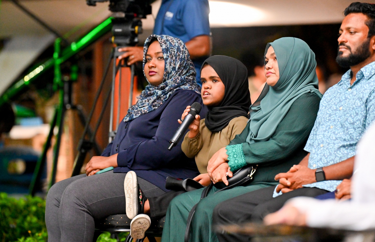 އަހާ ފޯރަމް" ގައި މީހަކު މިނިސްޓަރުންނާ ސުވާލު ކުރައްވަނީ -- ފޮޓޯ: ނިޝާން އަލީ / މިހާރު