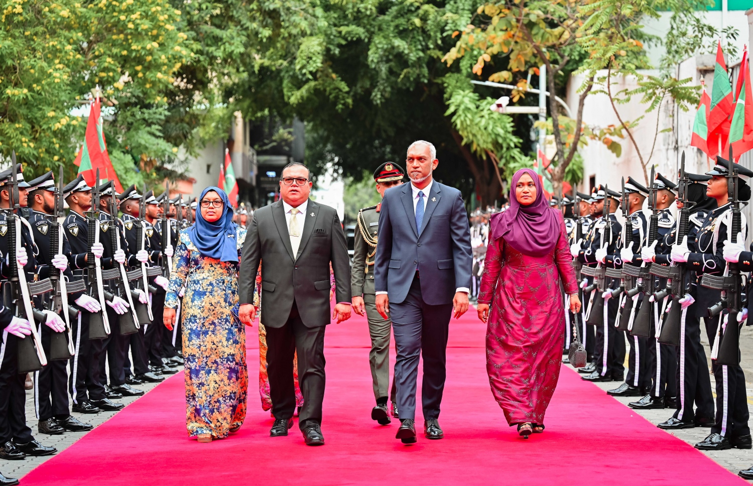 މި އަހަރުގެ ރިޔާސީ ބަޔާން އިއްވަވަން ރައްޔިތުންގެ މަޖިލިހުގެ އިދާރާ އަށް ރައީސް މުއިއްޒު އާއި މަޖިލީހުގެ ރައީސް އަސްލަމް ވަޑައިގަންނަވަނީ.---ފޮޓޯ: ނިޝާން އަލީ | މިހާރު