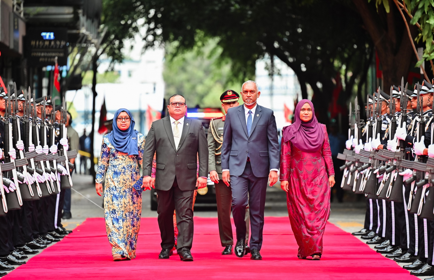 މި އަހަރުގެ ރިޔާސީ ބަޔާން އިއްވަވަން ރައްޔިތުންގެ މަޖިލިހުގެ އިދާރާ އަށް ރައީސް މުއިއްޒު އާއި މަޖިލީހުގެ ރައީސް އަސްލަމް ވަޑައިގަންނަވަނީ.---ފޮޓޯ: ނިޝާން އަލީ | މިހާރު