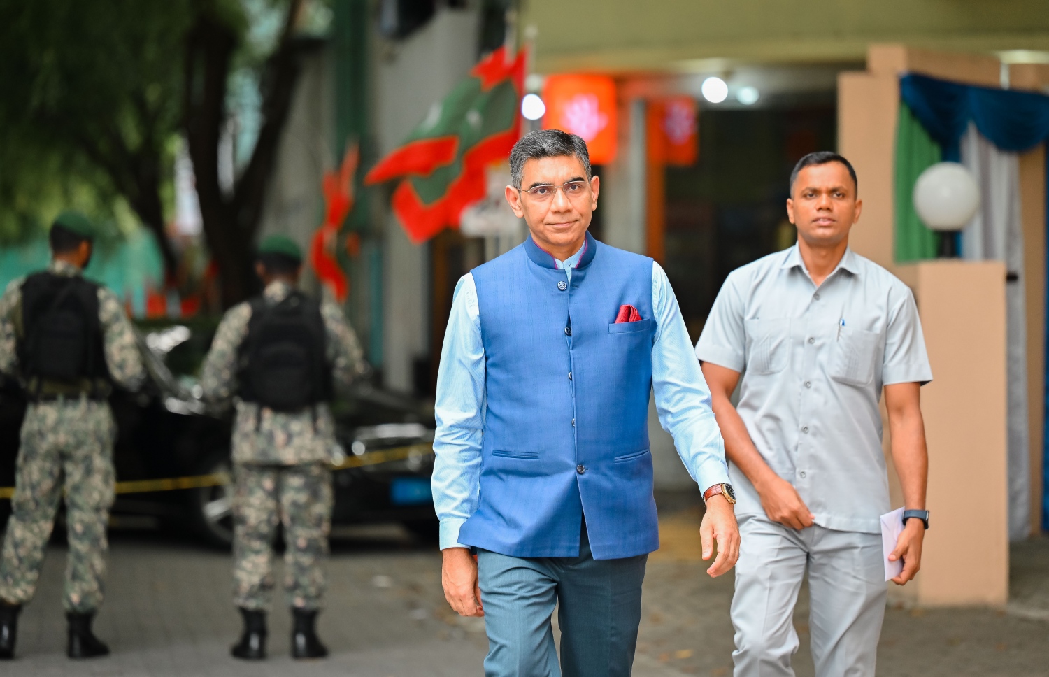 ރައްޔިތުންގެ މަޖިލީހުގެ 2024 ވަނަ އަހަރުގެ ފުރަތަމަ ދައުރުގެ ފުރަތަމަ ޖަލްސާގައި ބައިވެރިވެވަޑައިގަތުމަށް އިންޑިއާއިން ރާއްޖެއަށް ކަނޑައަޅާފައި ހުންނަ ސަފީރު މުނޫ މަހާވަރު ވަޑައިގަންނަވަނީ.-- ފޮޓޯ: ނިޝާން އަލީ | މިހާރު