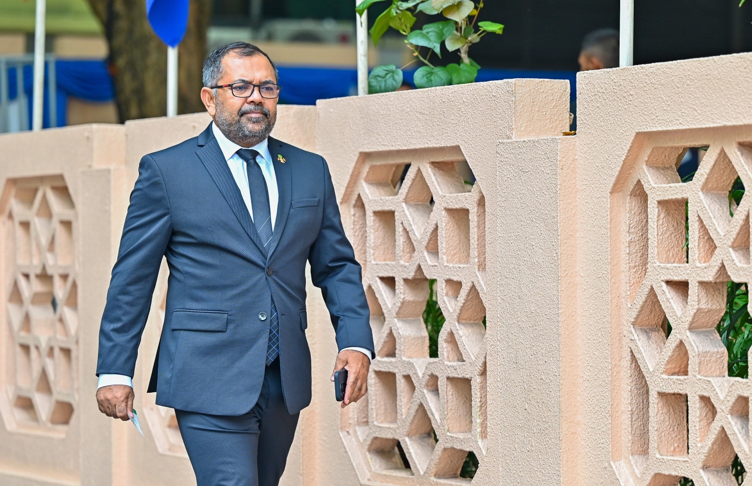 ރައްޔިތުންގެ މަޖިލީހުގެ 2024 ވަނަ އަހަރުގެ ފުރަތަމަ ދައުރުގެ ފުރަތަމަ ޖަލްސާގައި ބައިވެރިވެވަޑައިގަތުމަށް ފޮރިން މިނިސްޓަރު މޫސާ ޒަމީރު ވަޑައިގަންނަވަނީ.-- ފޮޓޯ: ފަޔާޒް މޫސާ | މިހާރު