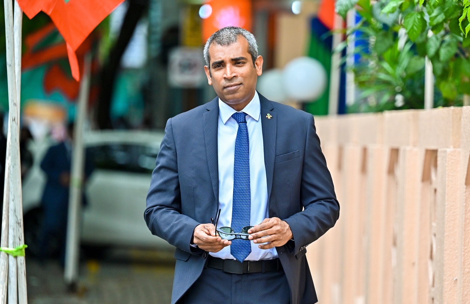 ރައްޔިތުންގެ މަޖިލީހުގެ 2024 ވަނަ އަހަރުގެ ފުރަތަމަ ދައުރުގެ ފުރަތަމަ ޖަލްސާގައި ބައިވެރިވެވަޑައިގަތުމަށް އޮޑިޓާ ޖެނެރަލް ނިޔާޒީ ވަޑައިގަންނަވަނީ.-- ފޮޓޯ: ފަޔާޒް މޫސާ | މިހާރު
