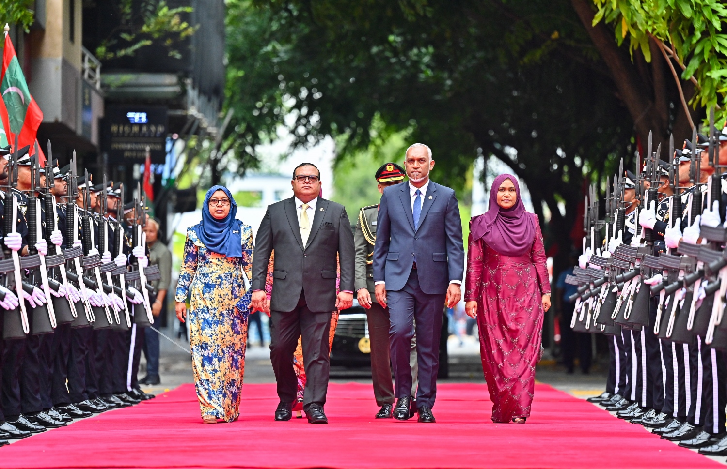 މި އަހަރުގެ ރިޔާސީ ބަޔާން އިއްވަވަން ރައްޔިތުންގެ މަޖިލިހުގެ އިދާރާ އަށް ރައީސް މުއިއްޒު އާއި މަޖިލީހުގެ ރައީސް އަސްލަމް ވަޑައިގަންނަވަނީ.---ފޮޓޯ: ފަޔާޒް މޫސާ | މިހާރު