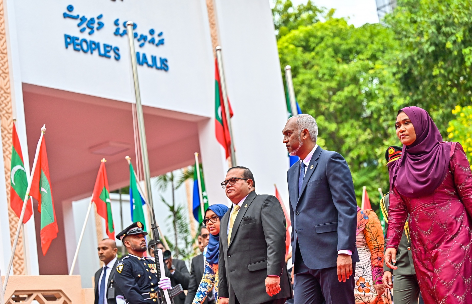 މި އަހަރުގެ ރިޔާސީ ބަޔާން އިއްވަވަން ރައްޔިތުންގެ މަޖިލިހުގެ އިދާރާ އަށް ރައީސް މުއިއްޒު އާއި މަޖިލީހުގެ ރައީސް އަސްލަމް ވަޑައިގަންނަވަނީ.---ފޮޓޯ: ފަޔާޒް މޫސާ | މިހާރު