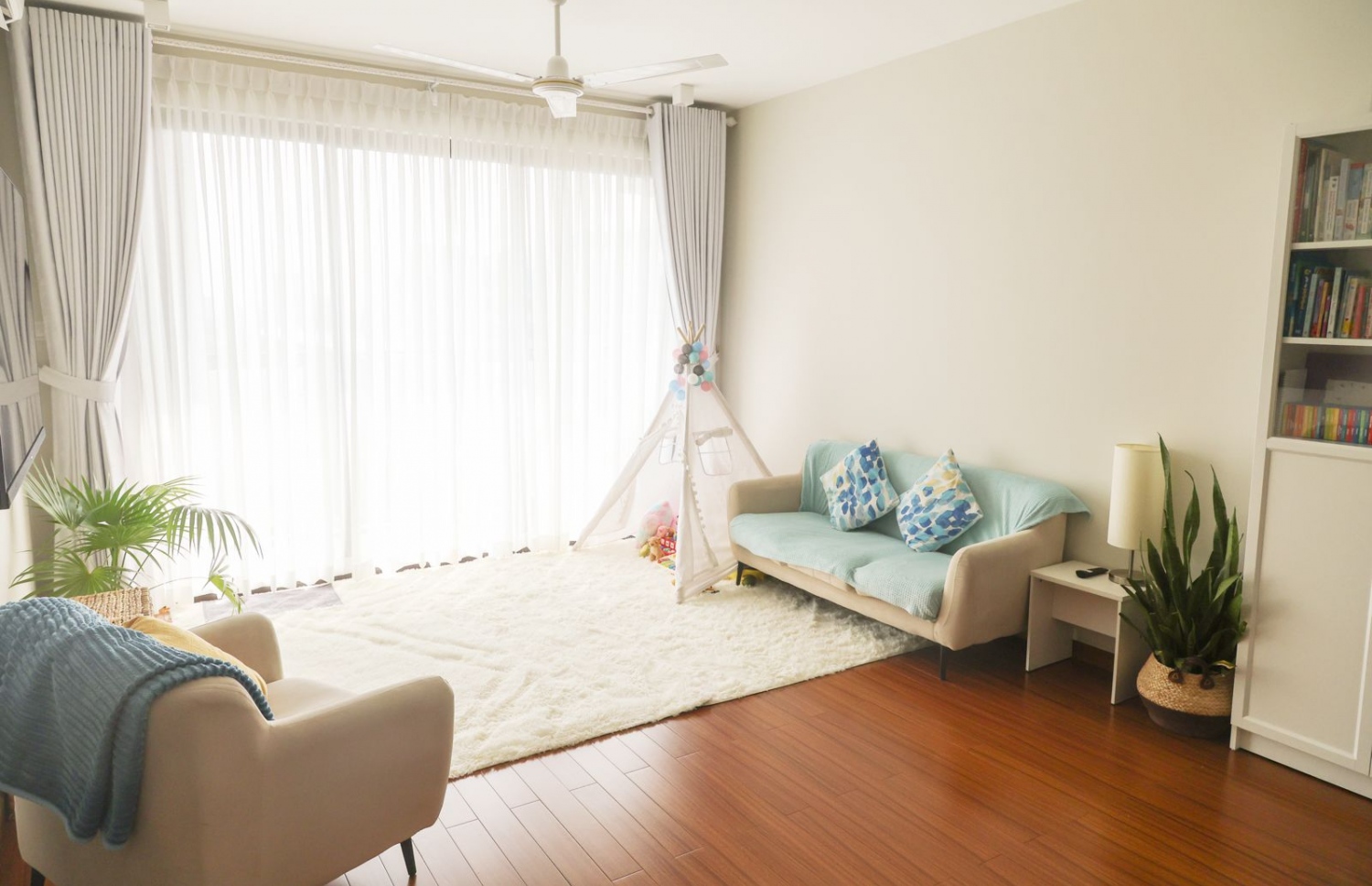 އެޕާޓްމަންޓެއްގެ އެތެރެ.