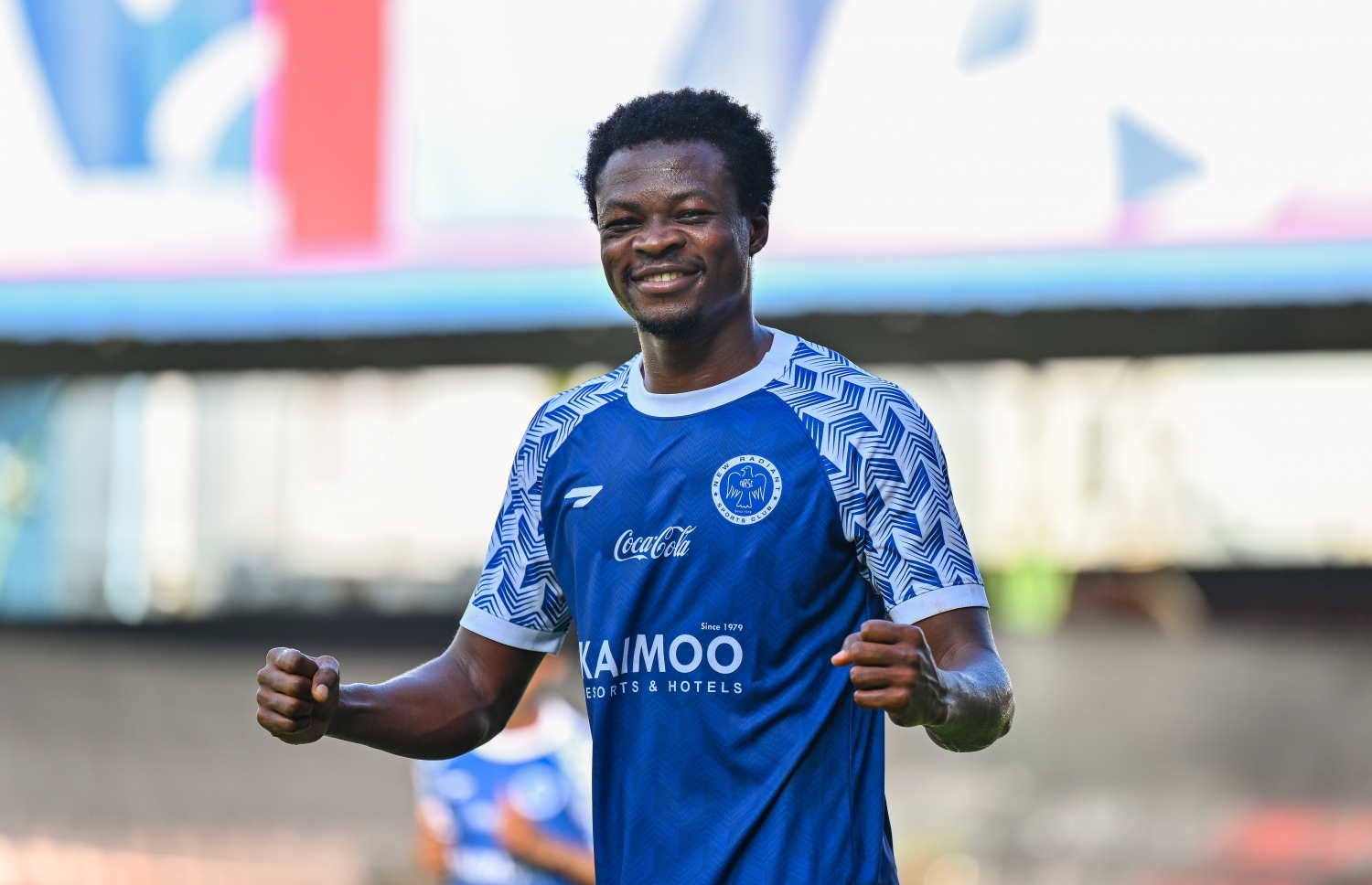 ޕީކޭ ކޮޅަށް ލަނޑު ޖެހުމަށް ފަހު ނިއުގެ ސަނޫނޫ އުފާފާޅު ކުރަނީ.-- ފޮޓޯ: ފަޔާޒް މޫސާ/ މިހާރު