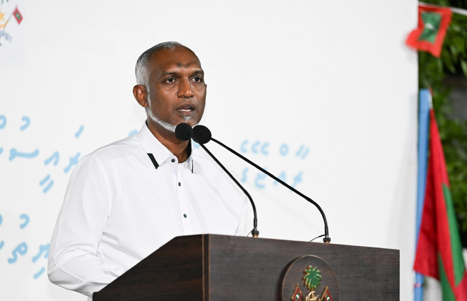 ރައީސް މުއިއްޒު ވޭމަންޑޫގެ މީހުންނާ މިރޭ ބައްދަލުކުރައްވައި ވާހަކަފުޅު ދައްކަވަނީ.