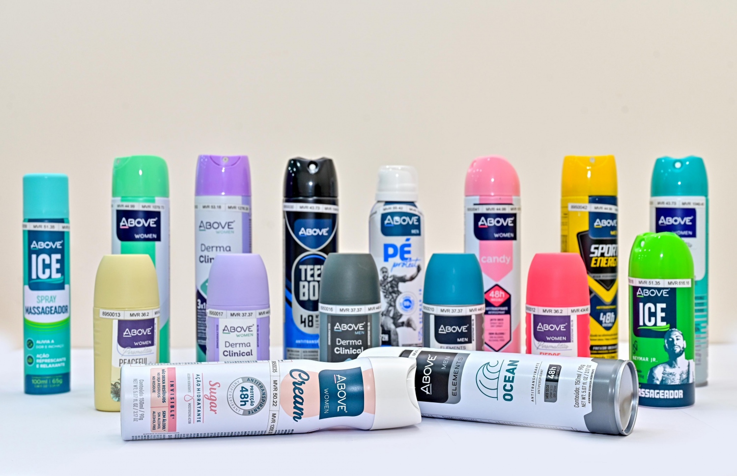 "އެބަވް" ބްރޭންޑުގެ އެކި ލައިންތަކުގައި ހިމެނޭ ބޮޑީ ސްޕްރޭ އާއި ޑިއޯޑަރަންޓުގެ ބައެއް ޕްރޮޑަކްޓުތައް. -- ފޮޓޯ: ފަޔާޒް މޫސާ | މިހާރު