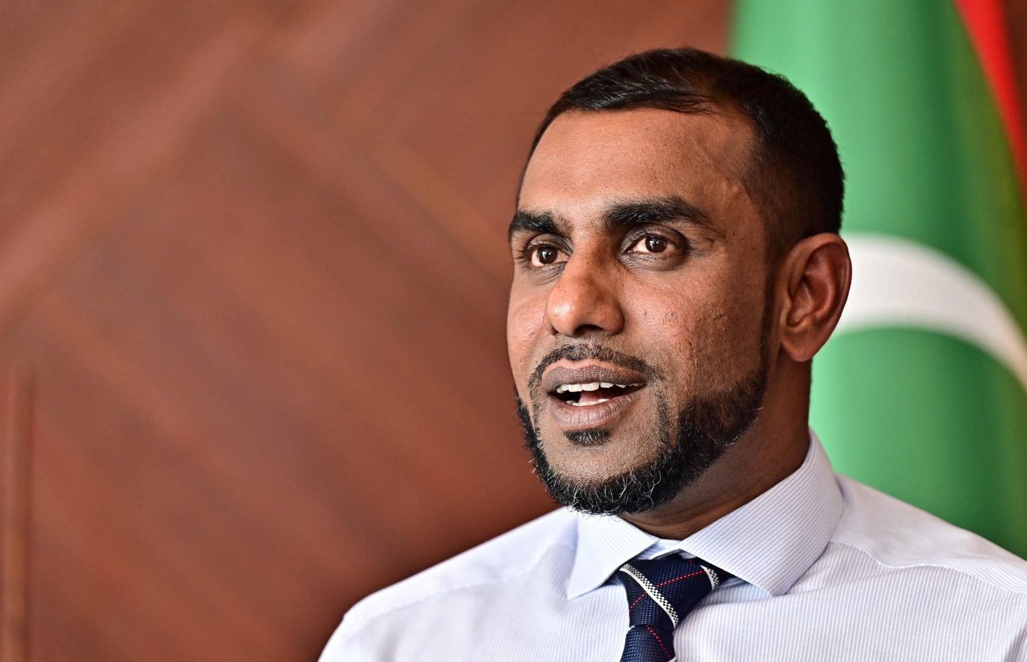 ޓޫރިޒަމް މިނިސްޓަރު އިބްރާހިމް ފައިސަލް "މިހާރު" އަށް އިންޓަވިއު ދެއްވަނީ: އޭނާ ވިދާޅުވީ،  ފަސް އަހަރު ތެރޭ ޒުވާނުން ޓޫރިޒަމް ދާއިރާގެ ކާމިޔާބު ވިޔަފާރިވެރިންނަށް ހަދަން މަސައްކަތް ކުރައްވާނެ ކަމަށެވެ. -- ފޮޓޯ: ނިޝާން އަލީ / މިހާރު