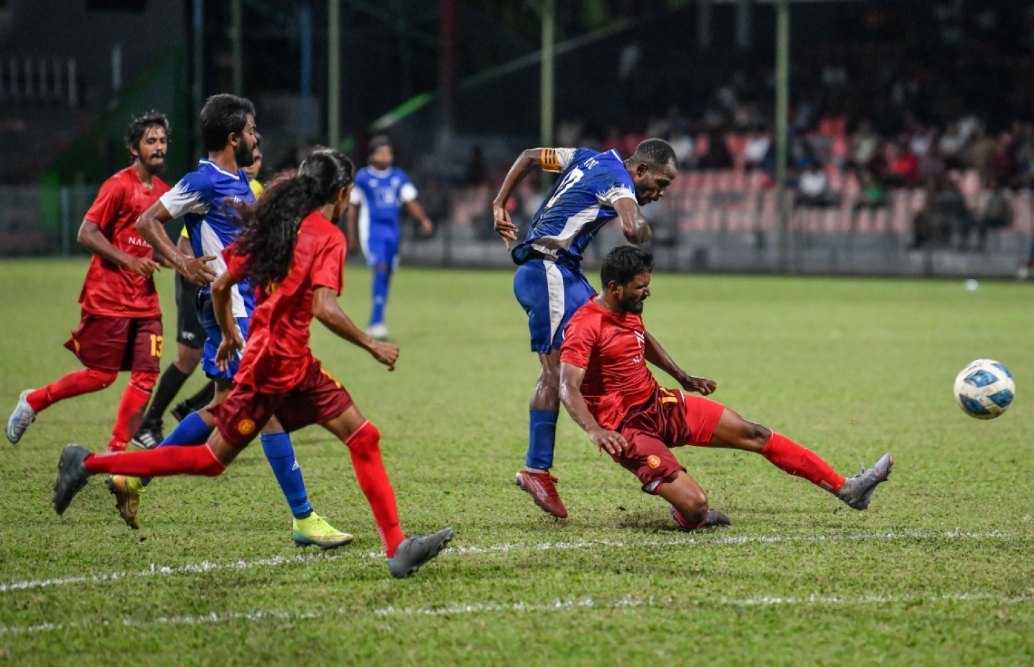ރާއްޖޭގެ އެންމެ ބޮޑު ދެ ކްލަބް ކަމަށްވާ ނިއު ރޭޑިއަންޓާއި ވިކްޓްރީ ދެ ވަނަ ޑިވިޝަނުގައި ކުޅެނީ.
