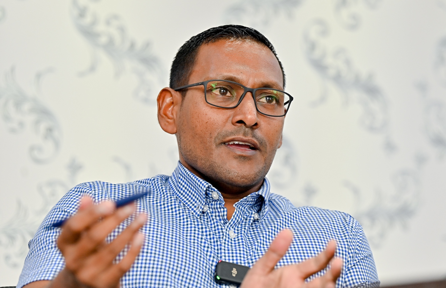 ޕްރޮސިކިއުޓާ ޖެނެރަލް ހުސައިން ޝަމީމް "މިހާރު" އަށް އިންޓަވިއު ދެއްވަނީ: މަގާމުން އިސްތިއުފާ ދޭން އެއްވެސް ޕްރެޝަރެއް ނެތް ކަމަށް ވިދާޅުވި - ފޮޓޯ: ނިޝާން އަލީ / މިހާރު