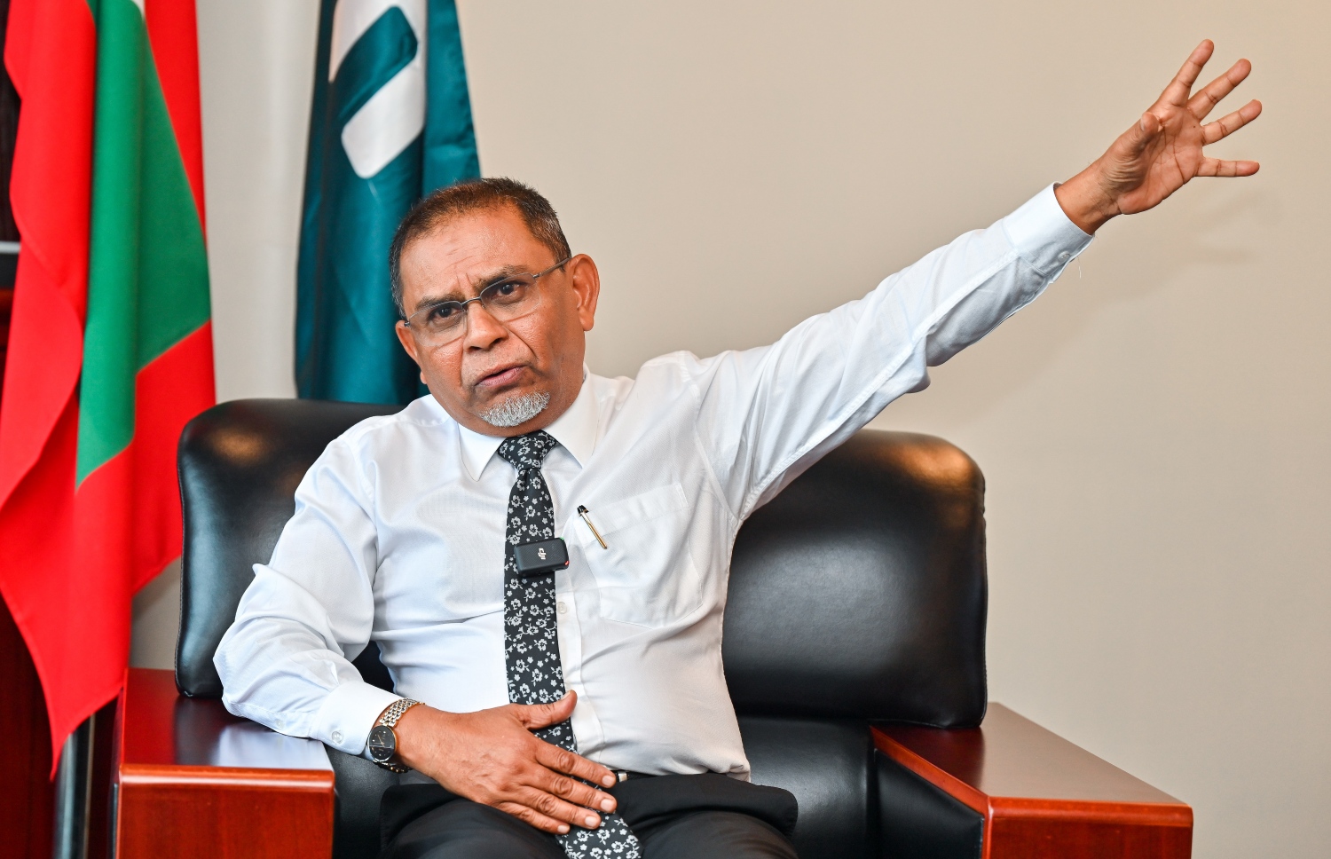 އެމްޕީއެލްގެ ސީއީއޯ ވަޖީހު "މިހާރު" އާ ވާހަކަ ދައްކަވަނީ. އެކުންފުނީގެ އަމާޒަކީ 2026 އަށް ވާ އިރަށް ޕޯޓު ބަދަލުކޮށް ނިންމާލުން -- ފޮޓޯ: ފަޔާޒު މޫސާ / މިހާރު