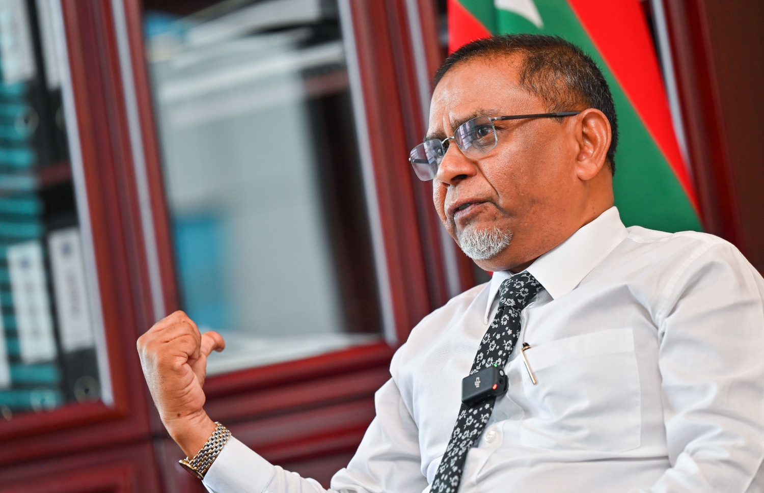 ވަޖީހު "މިހާރު" އާ ވާހަކަދައްކަވަނީ. އޭނާ ވިދާޅުވީ، އާ ޕޯޓުގައި އެއް ފަހަރާ ބޮޑު ކާގޯ ބޯޓުތަކުގެ ތެރެއިން ތިން ބޯޓަށް އެއް ފަހަރާ ހިދުމަތް ދެވޭނެ ކަމަށް -- ފޮޓޯ: ފަޔާޒް މޫސާ / މިހާރު