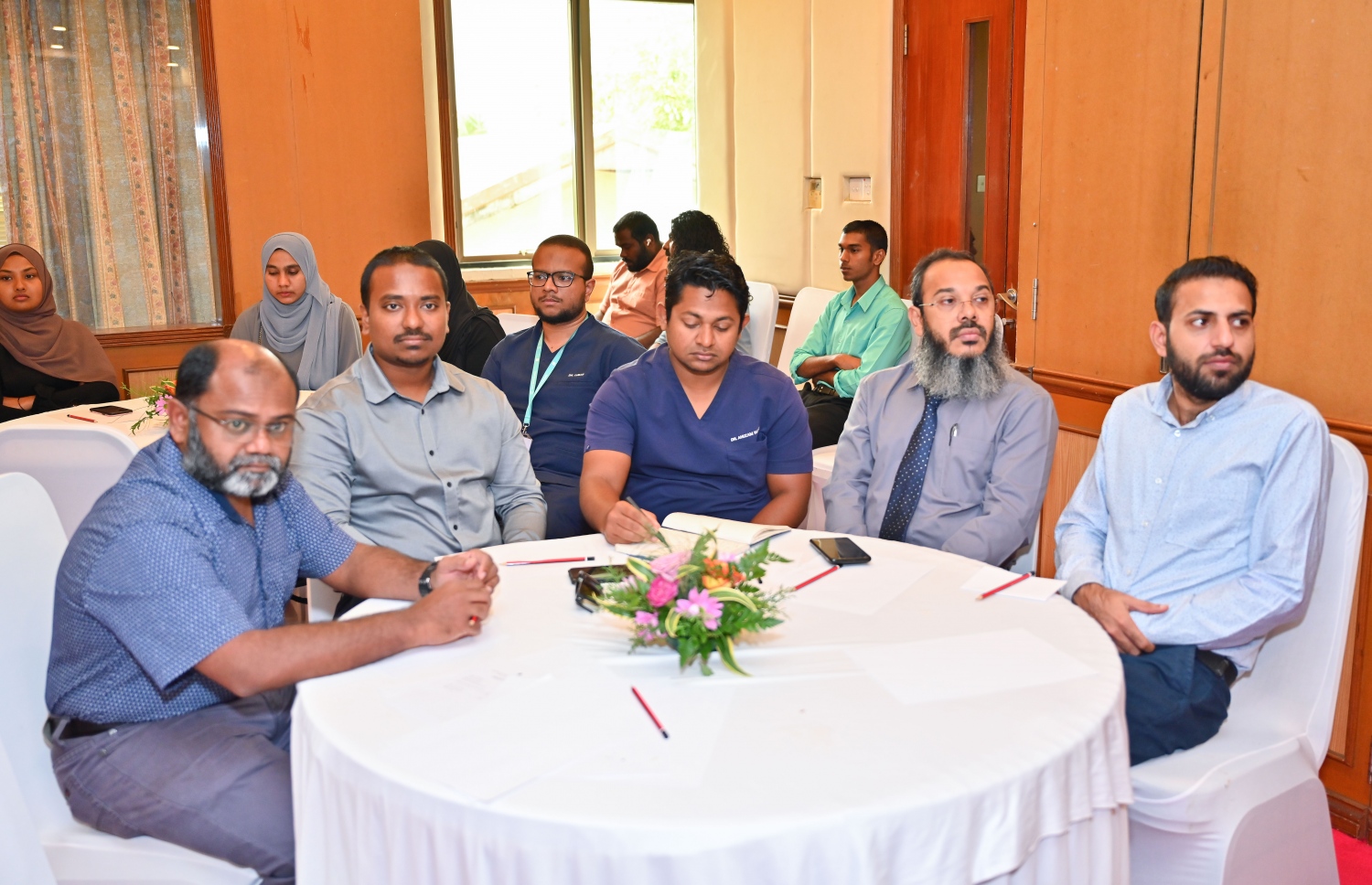 ތެލެސީމިއާ ސޮސައިޓީން ބާއްވާ ތިން ވަނަ ކޮންފަރެންސް ފެށުމުގެ ރަސްމިއްޔާތުގައި ބައިވެރިވެވަޑައިގެންނެވި ބައެއް ޑޮކްޓަރުން-- ފޮޓޯ: ނިޝާން އަލީ/ މިހާރު