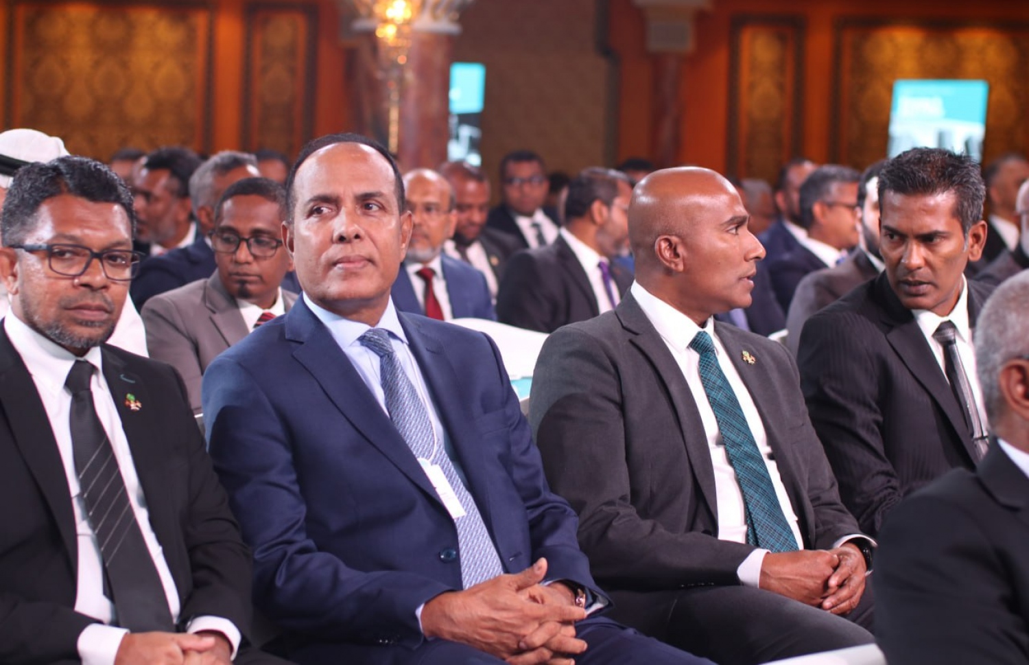 ފޯރަމްގައި ބައިވެރިވެ ވަޑައިގަތް ބައެއް ބޭފުޅުން