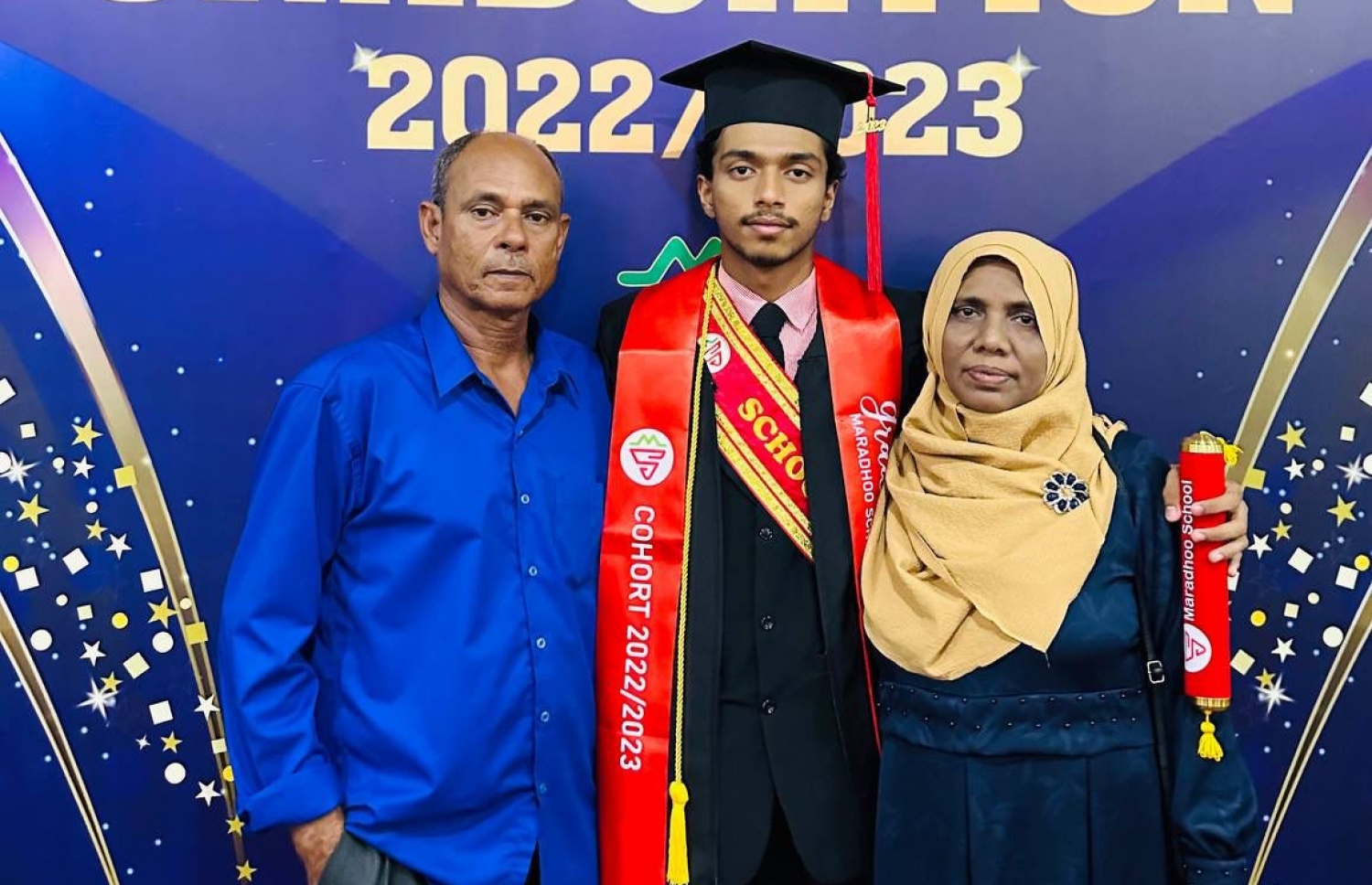 އަލަން މަންމަ އާއި ބައްޕައާ އެކު