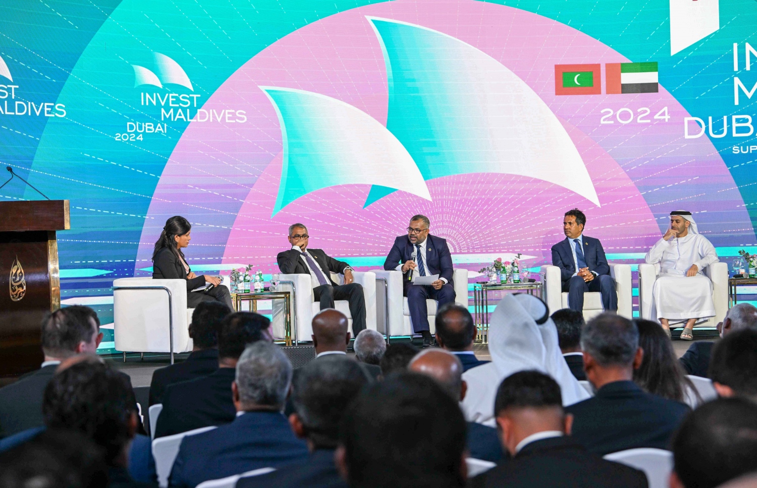 ރާއްޖޭގައި ހުރި އިންވެސްޓްމަންޓުތަކުގެ ފައި ފުރުސަތުތައް ދައްކާލުމަށް ރާއްޖޭގެ ފަރާތުން ދުބާއީގައި ބޭއްވި އިންވެސްޓް މޯލްޑިވްސް 2024 ދުބާއީ ފޯރަމް .-- ފޮޓޯ: ރައީސް އޮފީސް