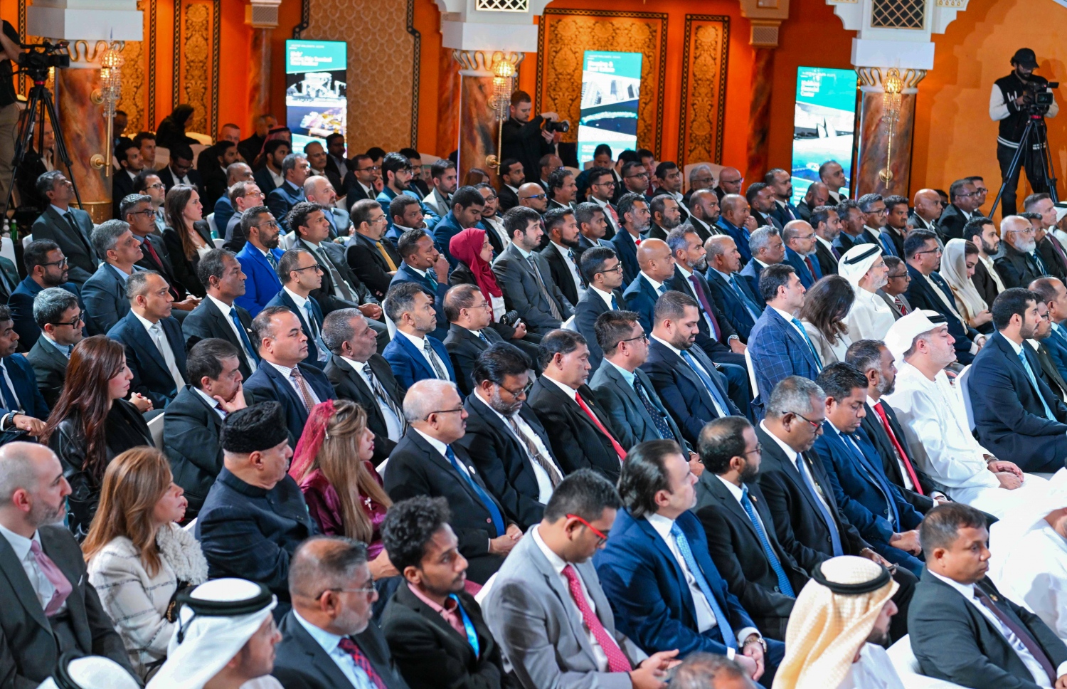 ރާއްޖޭގައި ހުރި އިންވެސްޓްމަންޓުތަކުގެ ފައި ފުރުސަތުތައް ދައްކާލުމަށް ރާއްޖޭގެ ފަރާތުން ދުބާއީގައި ބޭއްވި އިންވެސްޓް މޯލްޑިވްސް 2024 ދުބާއީ ފޯރަމް .-- ފޮޓޯ: ރައީސް އޮފީސް