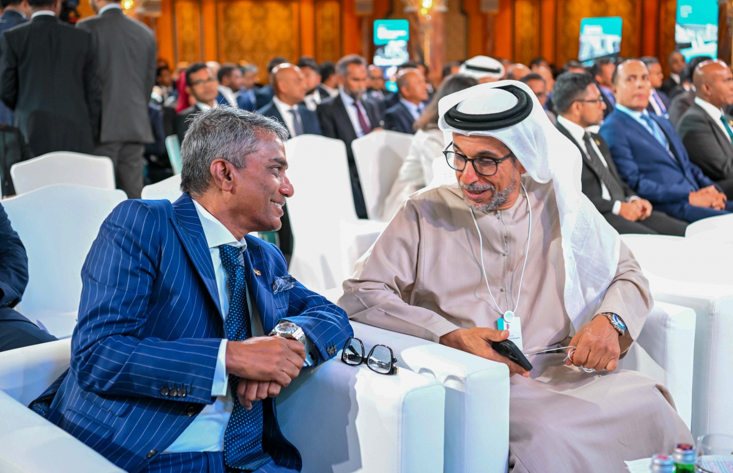 ރާއްޖޭގެ ފަރާތުން ދުބާއީގައި ބޭއްވި "އިންވެސްޓް މޯލްޑިވްސް 2024 ދުބާއީ ފޯރަމްގައި ރާއްޖޭގެ ވިޔަފާރިވެރިޔާ އަދި ރައީސް ޑރ. މުހައްމަދު މުއިއްޒުގެ އިގްތިސާދީ އެޑްވައިޒަރު މުހައްމަދު އަލީ ޖަނާހު.-- ފޮޓޯ: ރައީސް އޮފީސް