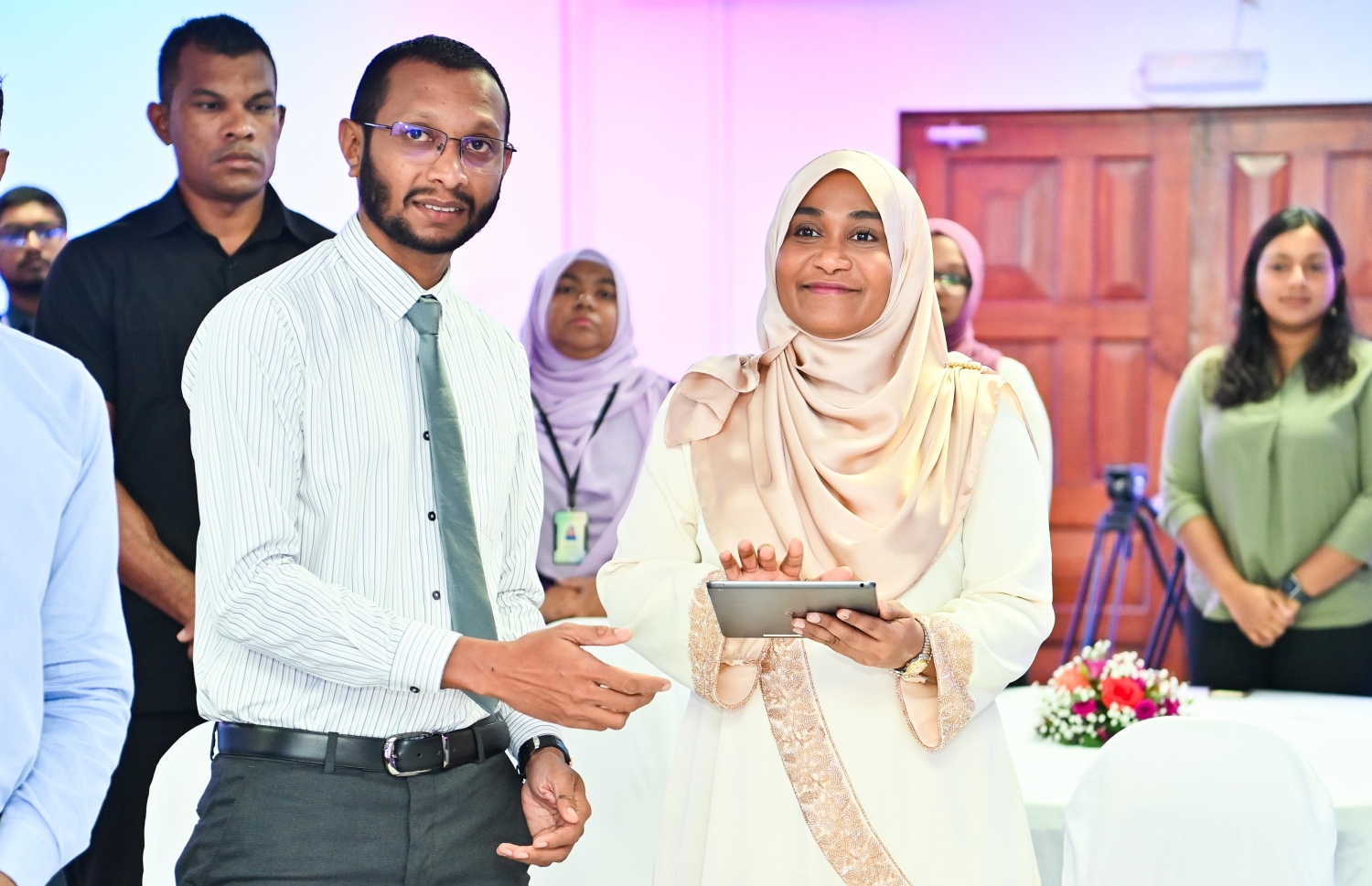 ގޭގައި ކާބޯތަކެތި ހަދައިގެން ވިއްކާ މީހުންނަށް ހާއްސަ ލޯގޯ، ފަސްޓް ލޭޑީ ސާޖިދާ މިއަދު ލޯންޗުކޮށްދެއްވަނީ.-- ފޮޓޯ: ރައީސް އޮފީސް