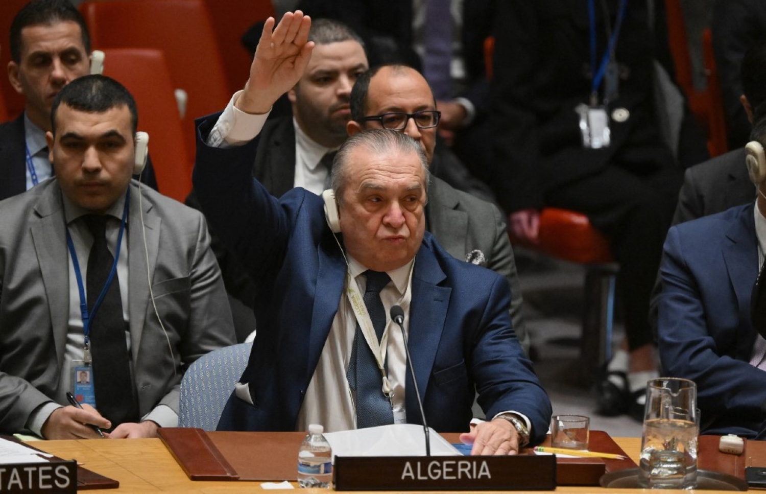 ޣައްޒާގައި ހަމަލާތައް ހުއްޓަލަން ގޮވާލާ ގަރާރު ހުށަހެޅުއްވި އަލްޖީރިއާގެ މަންދޫބު އައްމާރް ބިން ޖާމިއު އދ.ގެ ސަލާމަތީ ވަޖިލީހުގައި މިއަދު ވޯޓު ދެއްވަނީ. -- ފޮޓޯ: އޭއެފްޕީ