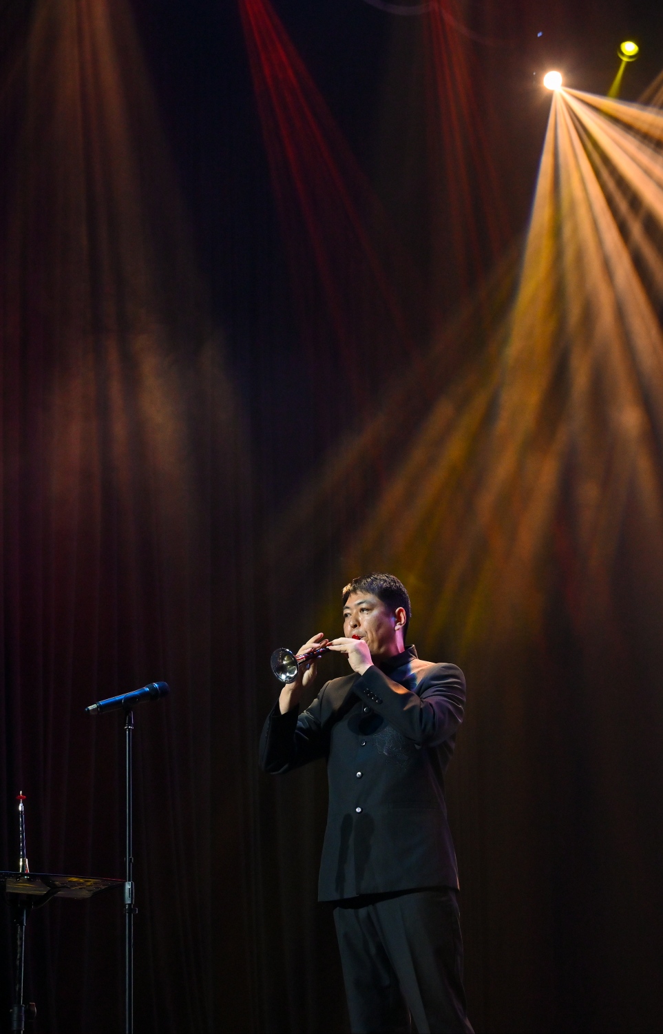 ޗައިނާ އާ އަހަރު ފާހަގަކުރަން އޮލިމްޕަހުގައި ބޭއްވި ހަފްލާގައި ޗައިނާގެ ސަގާފީ ހުށަހެޅުމެއް ދައްކާލަނީ: މި ހަފުލާގައި ރާއްޖޭގައި އުޅޭ ޗައިނާގެ ބައެއް އިސްވެރިންނާއި ރައްޔިތުން ބައިވެރިވި. މި ހަފުލާގައި ދެ ގައުމުގެ ސަގާފީ ހަރަކާތްތައް ވެސް ދައްކާލި - ފޮޓޯ: ފަޔާޒު މޫސާ / މިހާރު