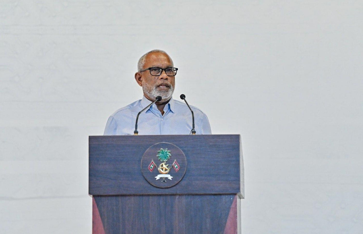 ރައީސް ޑރ. މުހައްމަދު މުއިއްޒު، ހދ. ކުޅުދުއްފުށީގެ ރައްޔިތުންނާ ބައްދަލުކުރެއްވުމަށް ބޭއްވި ޖަލްސާގައި ރައީސްގެ ހާއްސަ އެޑްވައިޒަރު އަބްދުއްރަހީމް އަބްދުﷲ ވާހަކަދައްކަވަނީ.-- ފޮޓޯ: ރައީސް އޮފީސް