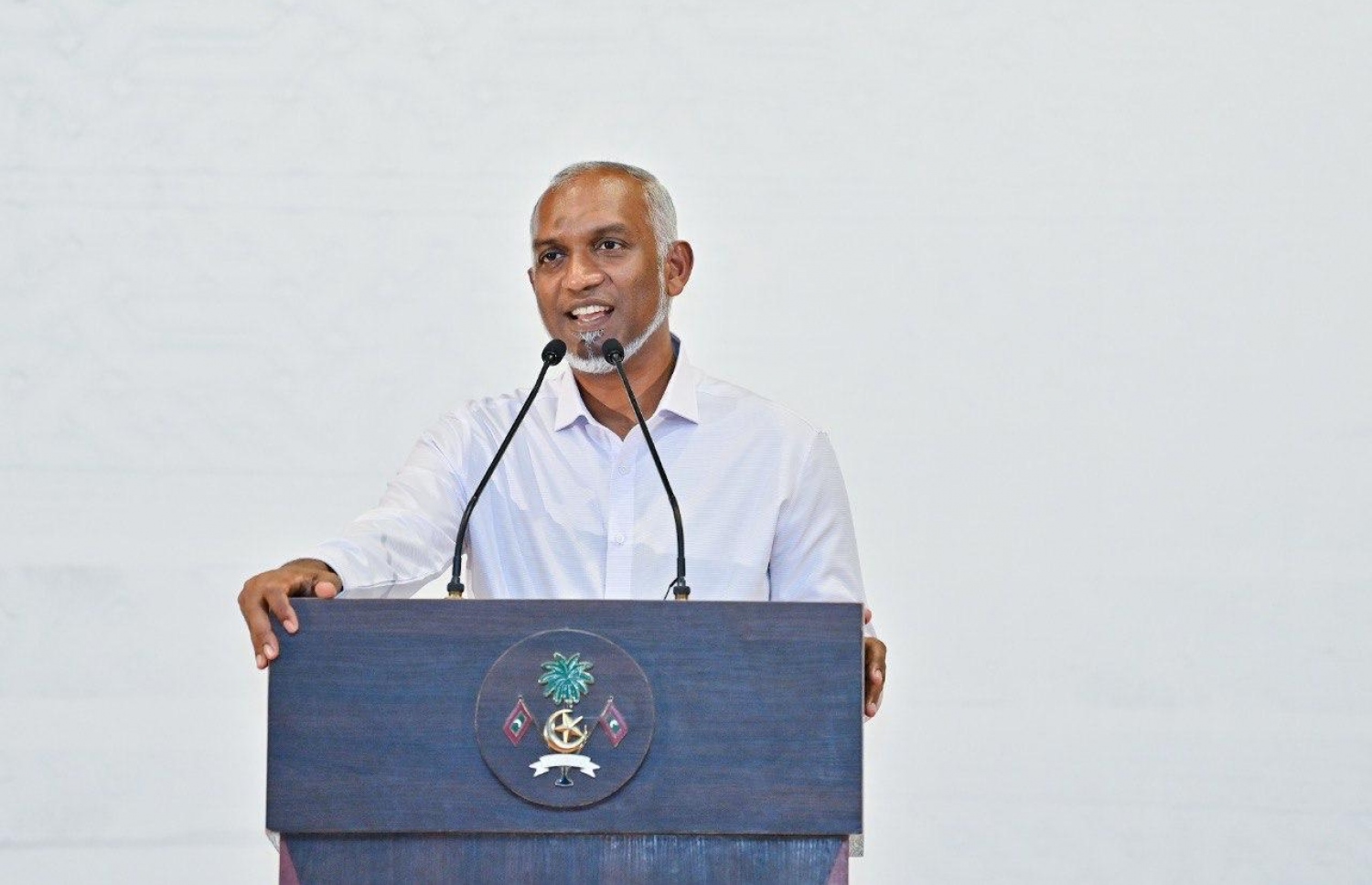 ރައީސް ޑރ. މުހައްމަދު މުއިއްޒު، ހދ. ކުޅުދުއްފުށީގެ ރައްޔިތުންނާ ބައްދަލުކުރެއްވުމަށް ބޭއްވި ޖަލްސާގައި ވާހަކަދައްކަވަނީ.-- ފޮޓޯ: ރައީސް އޮފީސް