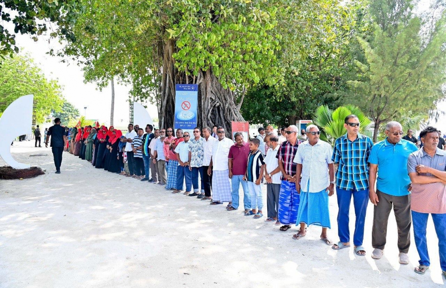 ރައީސް ޑރ. މުހައްމަދު މުއިއްޒަށް ނ. ހޮޅުދޫން މަރުހަބާ ކިޔުން.-- ފޮޓޯ: ރައީސް އޮފީސް