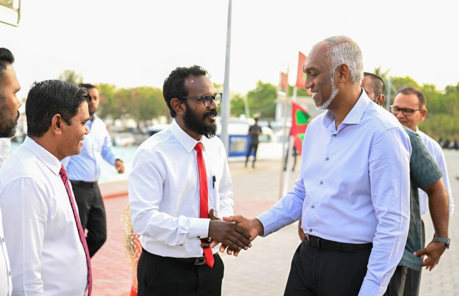 ރައީސް މިއަދު މީދޫ އަށް ވަޑައިގެންނެވުމުން ކައުންސިލްގެ ރައީސް މަރުހަބާ ދަންނަވަނީ