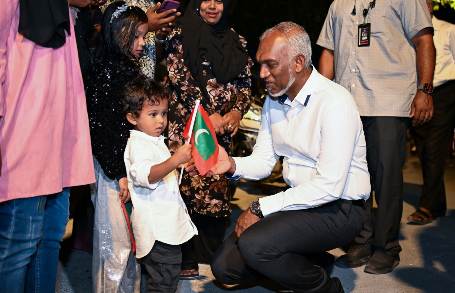 ރައީސްގެ ރ. ބ ދަތުރުފުޅު | Mihaaru