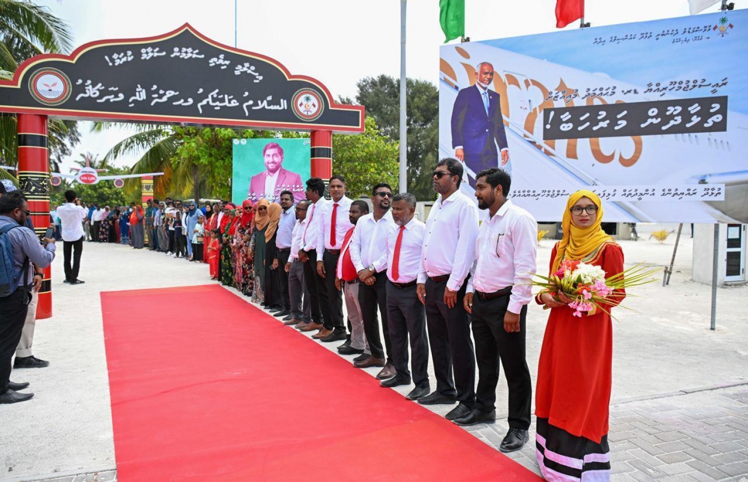 ބ. ތުޅާދޫ އަށް ރައީސް ވަޑައިގެންނެވުމުން މަރުހަބާ ކިޔަނީ: އެއާޕޯޓް މަޝްރޫއު ފުޅާ ކުރައްވާނެ ކަމަށް ވިދާޅުވި