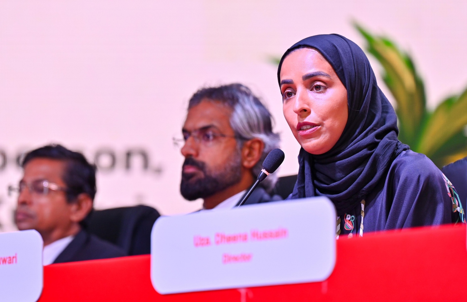 އުރީދޫގެ ޗެއާޕާސަން ފާތިމާ ސުލްތާން އަލް-ކުރާވީ އަހަރީ އާންމު ޖަލްސާގައި ވާހަކަދައްކަވަނީ -- ފޮޓޯ: ފަޔާޒް މޫސާ / މިހާރު