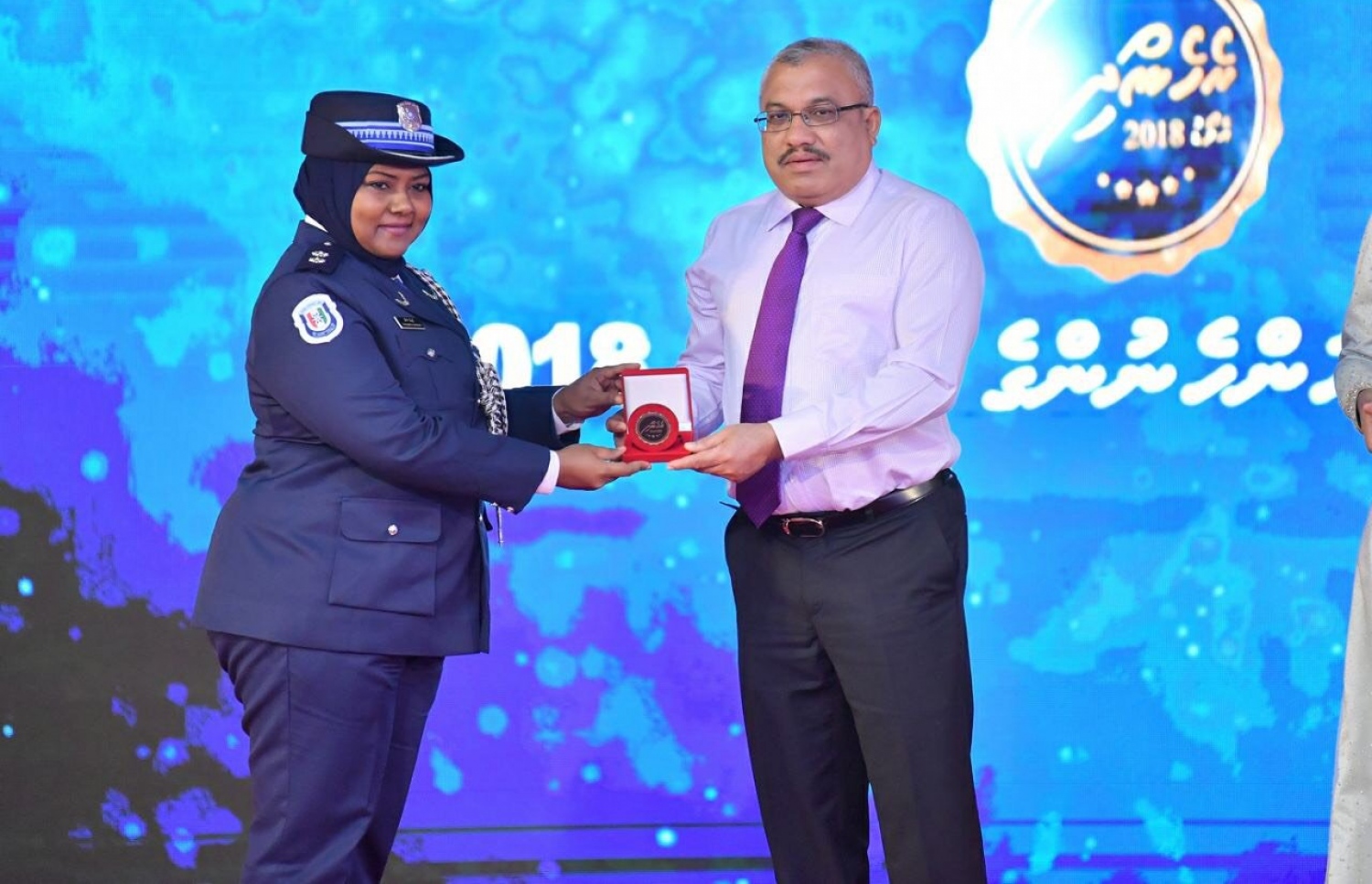 ނަޝްވާއަށް ރެހެންދި އެވޯޑު، ކުރީގެ ނައިބު ރައީސް ޖިހާދު ހަވާލުކޮށްދެއްވަނީ.