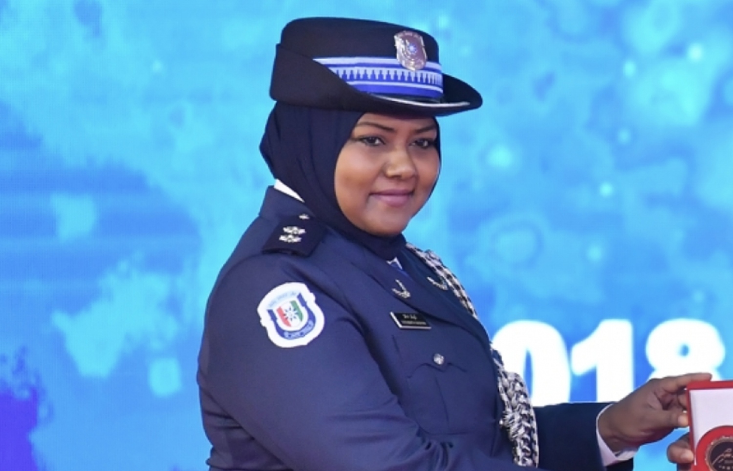 ފުލުހުންގެ އެގްޒެކެޓިވް ރޭންކްގައި ހުންނެވި ފުރަތަމަ އަންހެން އޮފިސަރު