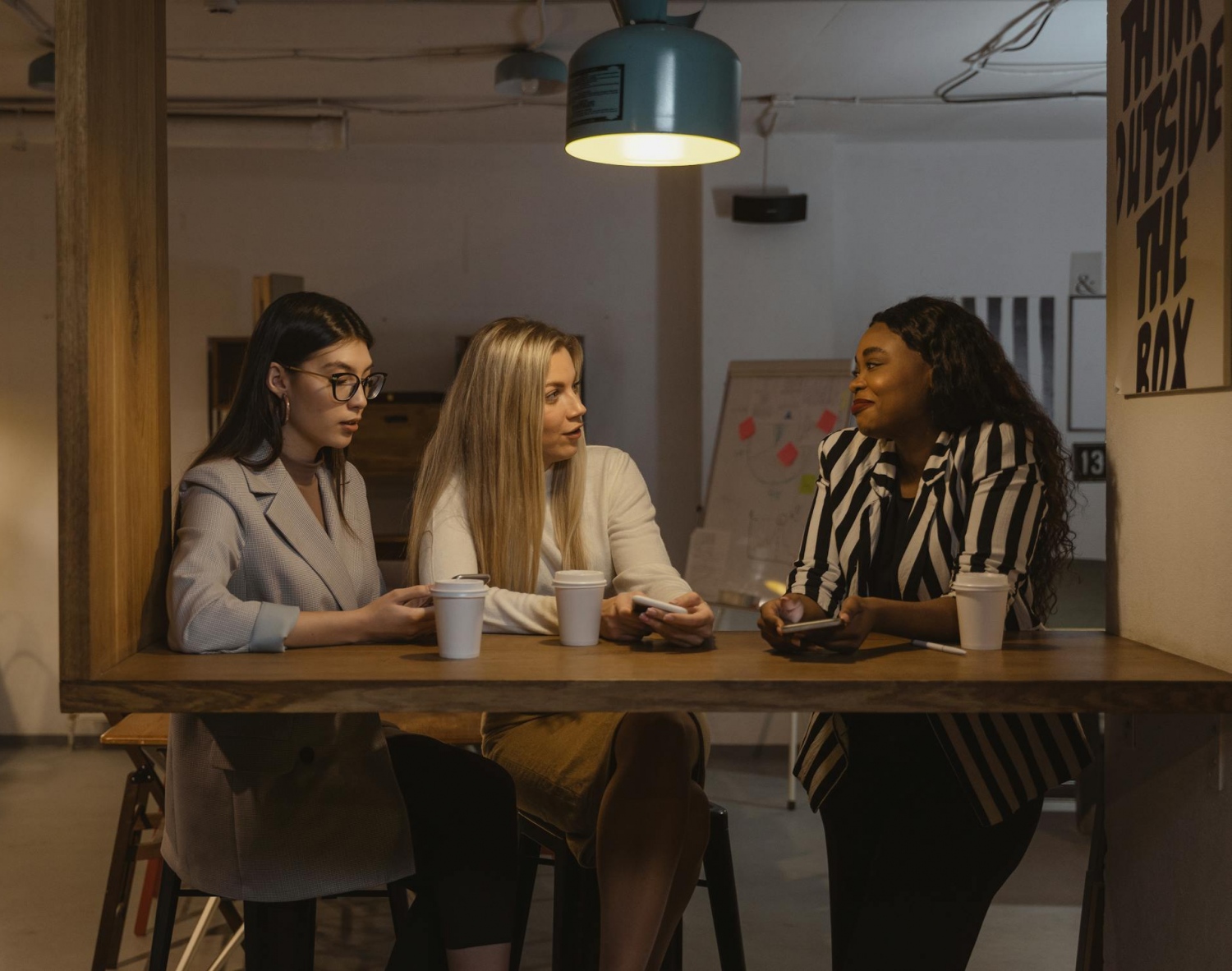 އަންހެނުންނާ ދެކޮޅަށް އަންހެނުން ހާދަ ގިނައޭ!