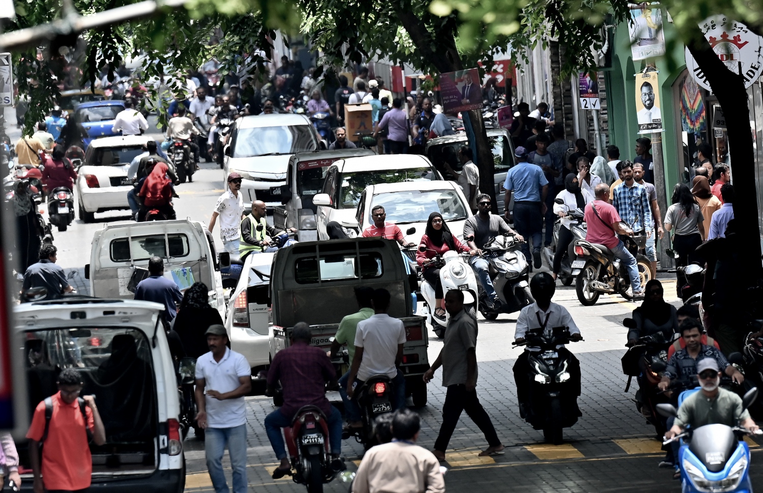 މަޖީދީ މަގު ވެހިކަލްތަކުން ފުރިފައި: ރޯދަމަހާ އެކު މާލޭ މަގުތަކުގެ ޓްރެފިކް ވަނީ އިތުރަށް ބާރުބޮޑުވެފައި.-- ފޮޓޯ: ނިޝާން އަލީ | މިހާރު