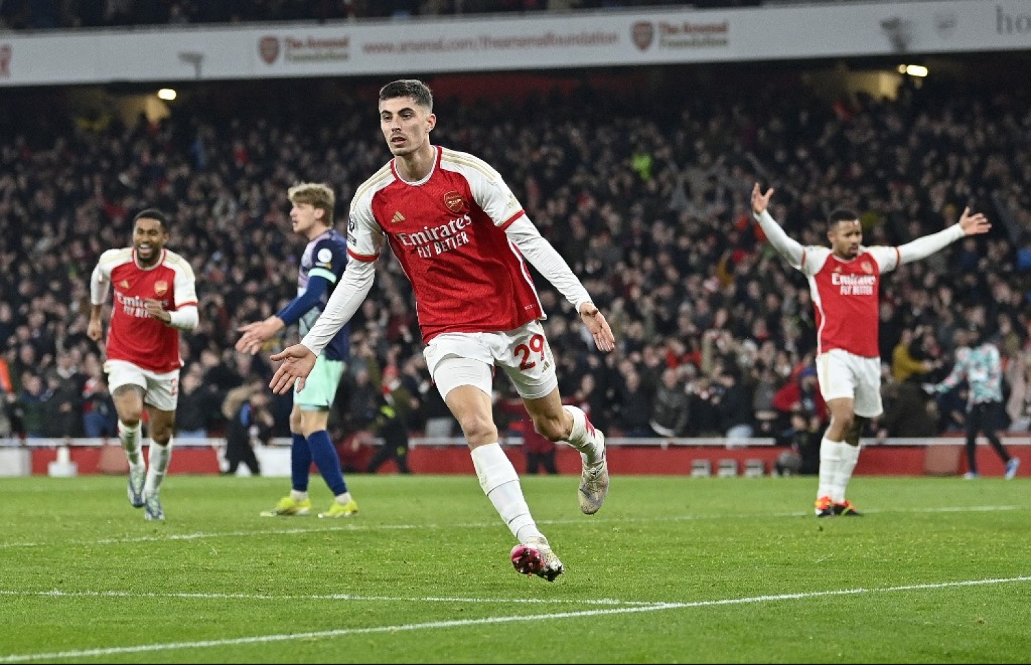 ކައި ހަވާޓްޒް، ބްރެންޓްފޯޑް އަތުން އާސެނަލް އަށް ތިން ޕޮއިންޓް ހޯދައިދިން ގޯލު ޖެހުމަށް ފަހު.--- ފޮޓޯ: އޭއެފްޕީ