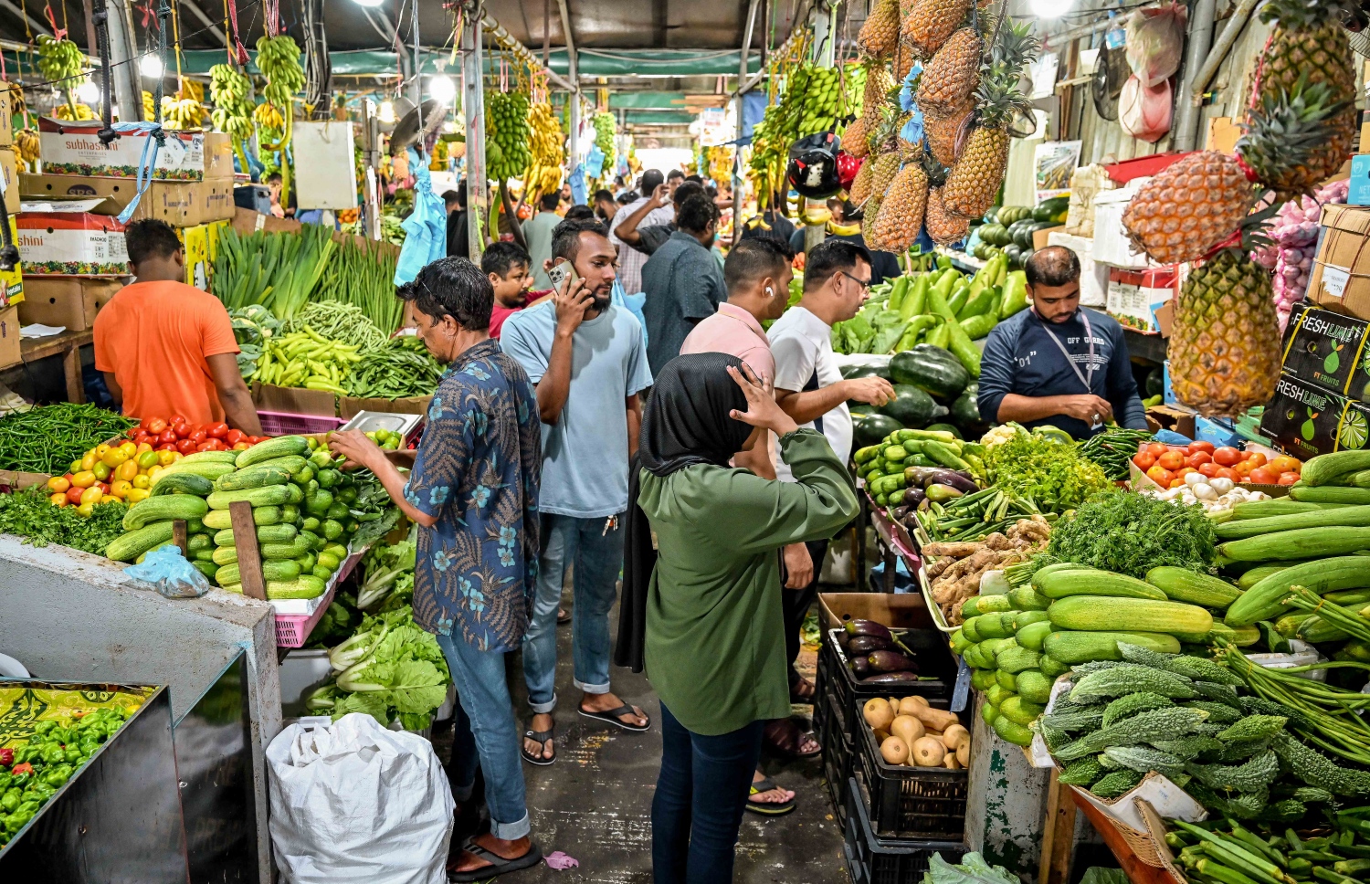ލޯކަލް މާރުކޭޓުގައި ތަކެތީގެ އަގު ހުރީ ގާތްގަނޑަކަށް އެއްވަރެއްގައި.-- ފޮޓޯ: ނިޝާން އަލީ | މިހާރު