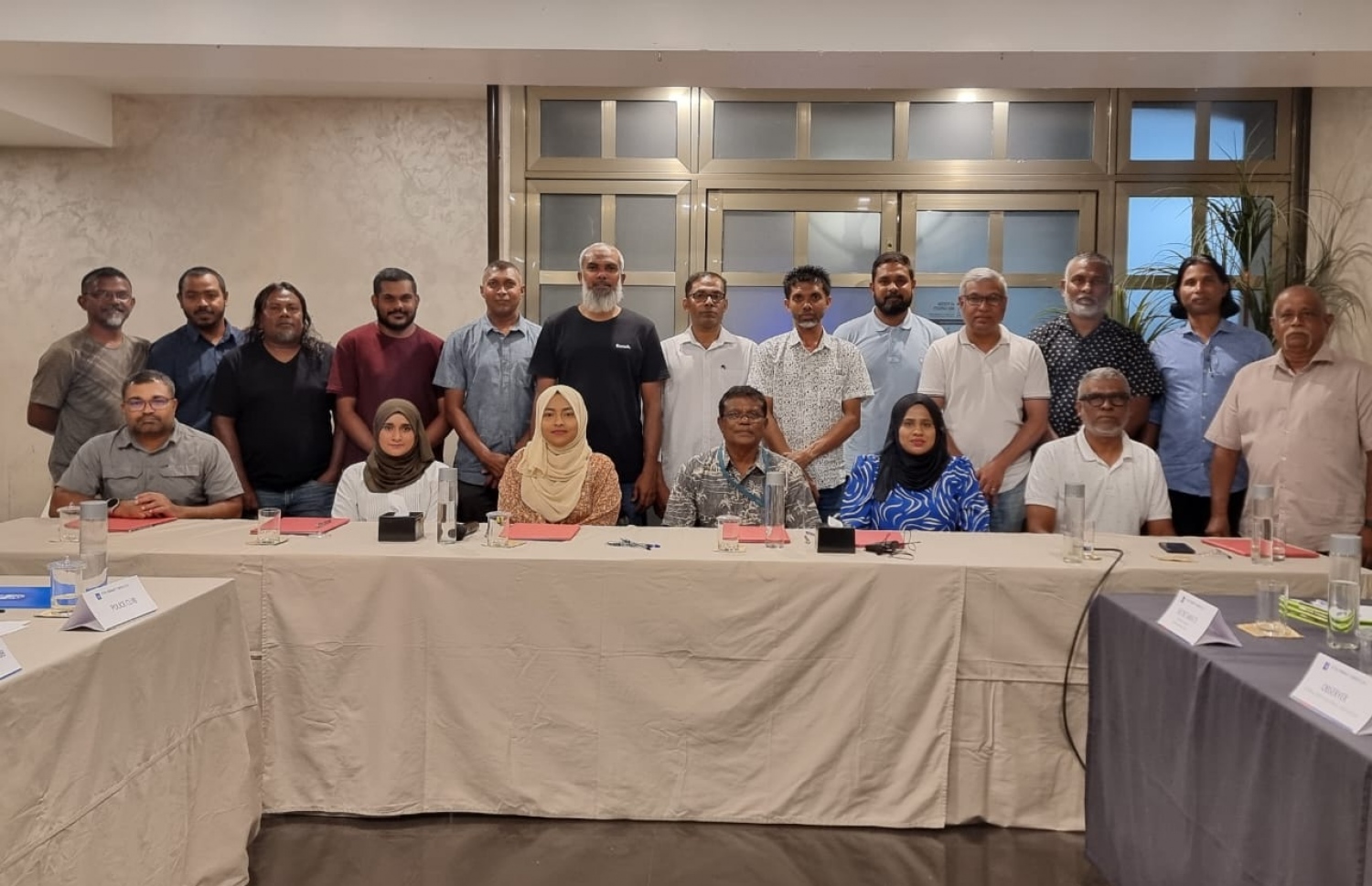 އިންތިހާބުގެ ތާރީހު ފަސް ކުރުމަށް ވީއޭއެމުން ބޭއްވި ކޮންގްރެސްގެ ބައިވެރިން ފޮޓޯއަކަށް ހުއްޓިލައިގެން