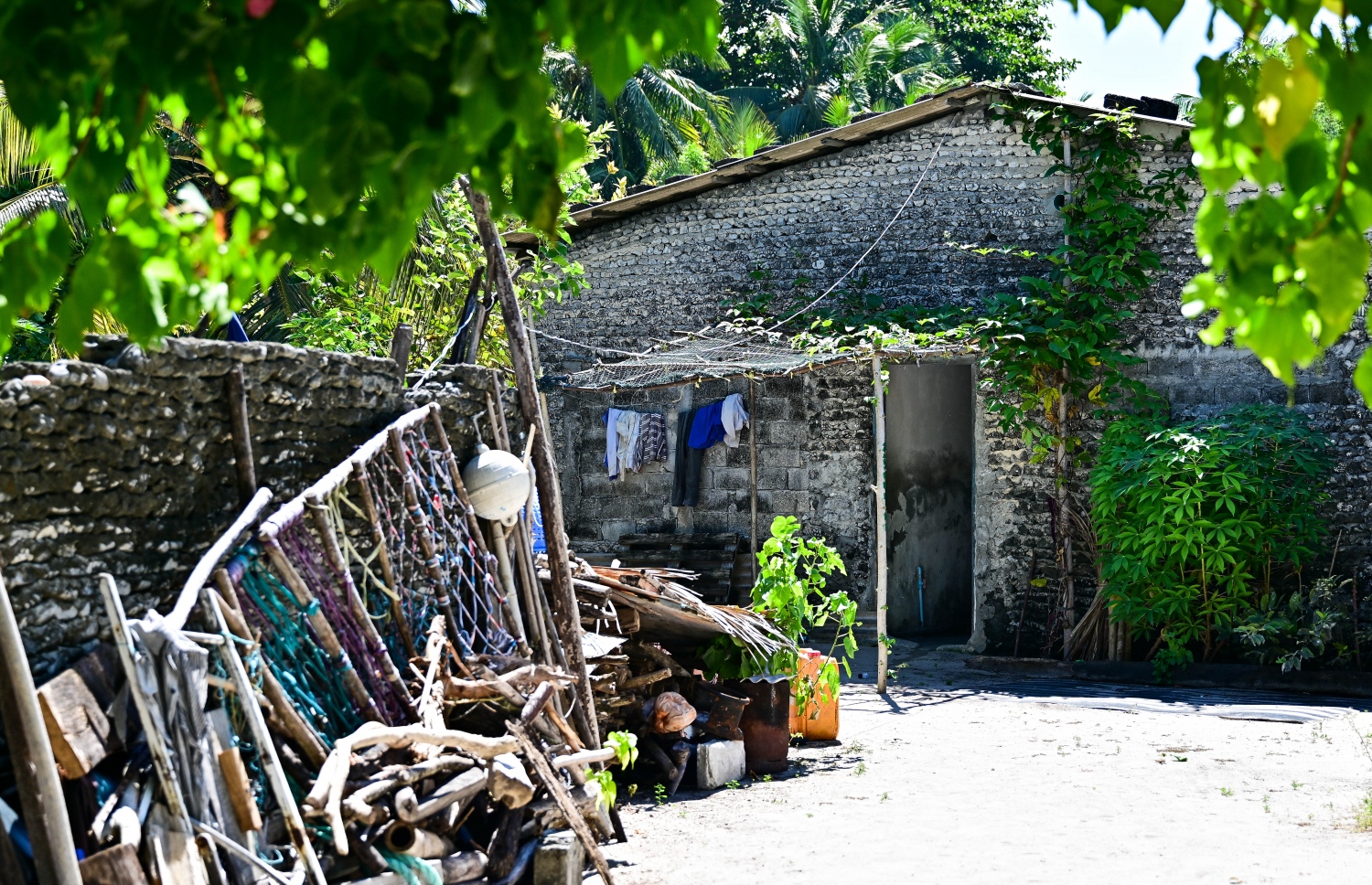 ފަޔާގެ ލެންސުން ނޫމަރާގެ އިހުގެ ގެތައް