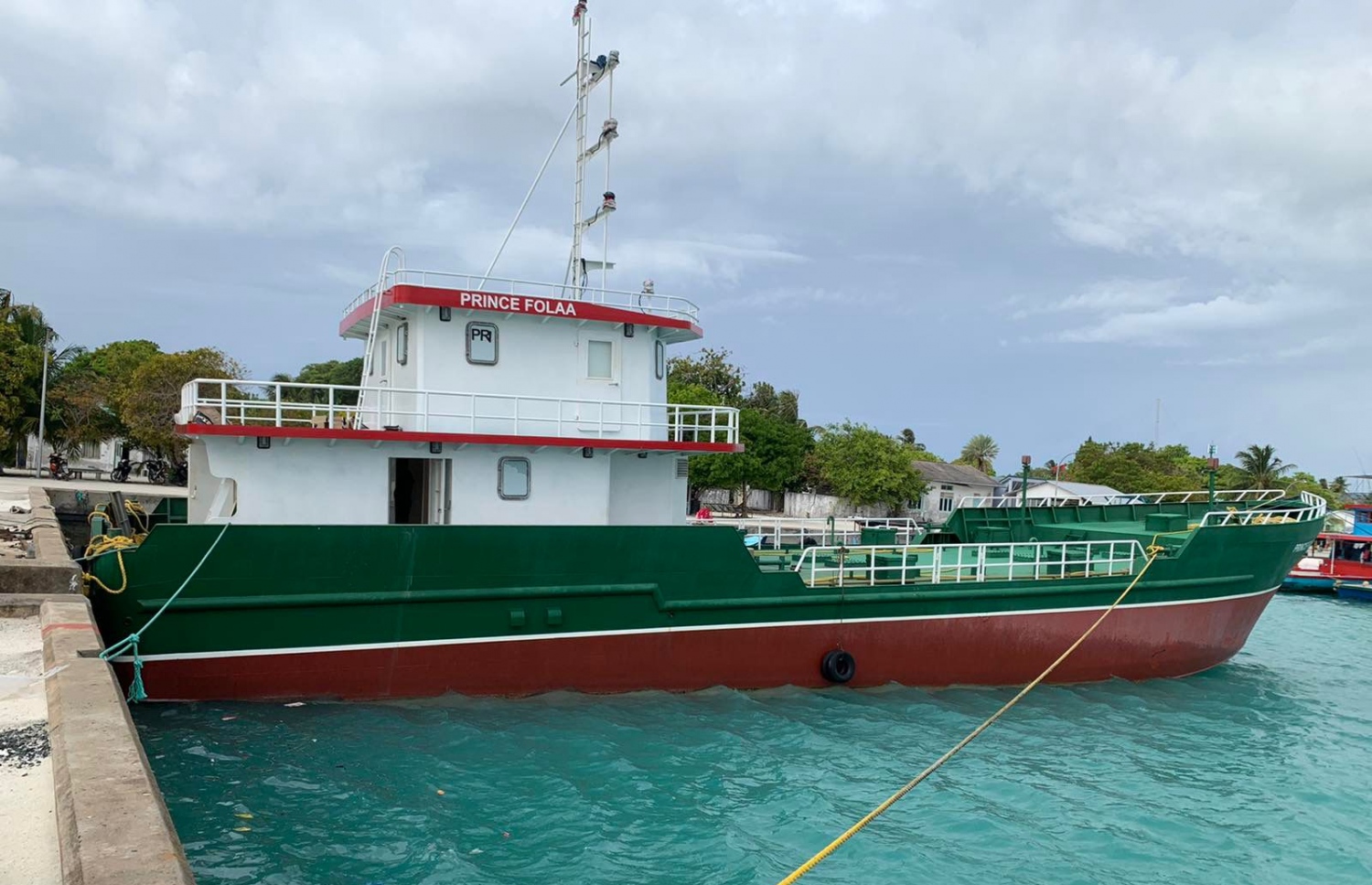 އަމިއްލައަށް ބޯޓު ބަނދެ ތެލުގެ ވިޔަފާރި ފުޅާ ދާއިރާއެއްގައި ކުރަމުން އަންނަ، ތ. ވޭމަންޑޫ އަހްމަދު ނައީމް (ނައީމްބެ) އަމިއްލައަށް ބަނދެ މިހާރު ބޭނުންކުރަމުން އަންނަ ތެޔޮ ބޯޓު.