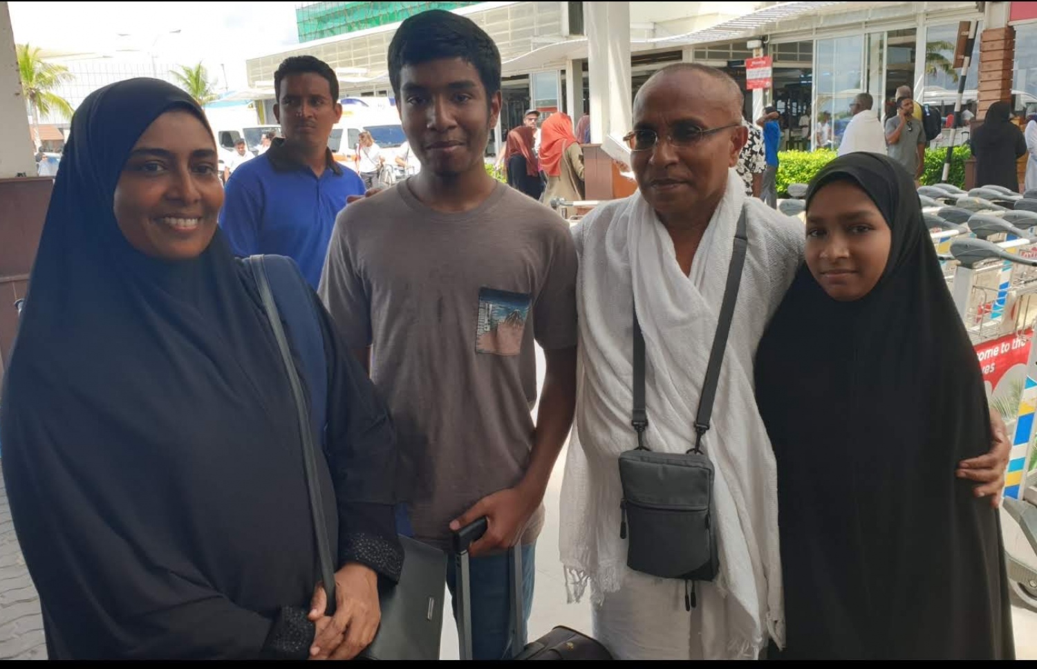 ހަބީބް އާއިލާއާ އެކުގައި: އަންހެނުންނަކީ އެންމެ ބޮޑު ހިތްވަރު ކަމަށް އޭނާ ވިދާޅުވި. --