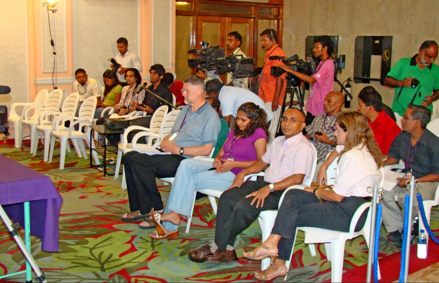 އިންތިހާބެއްގެ ދުވަސްވަރު އިލެކްޝަންސް ކޮމިޝަނުން ބޭއްވި ހަރަކާތެއްގައި ހަބީބް ބައިވެރިވެވަޑައިގަންނަވަނީ --