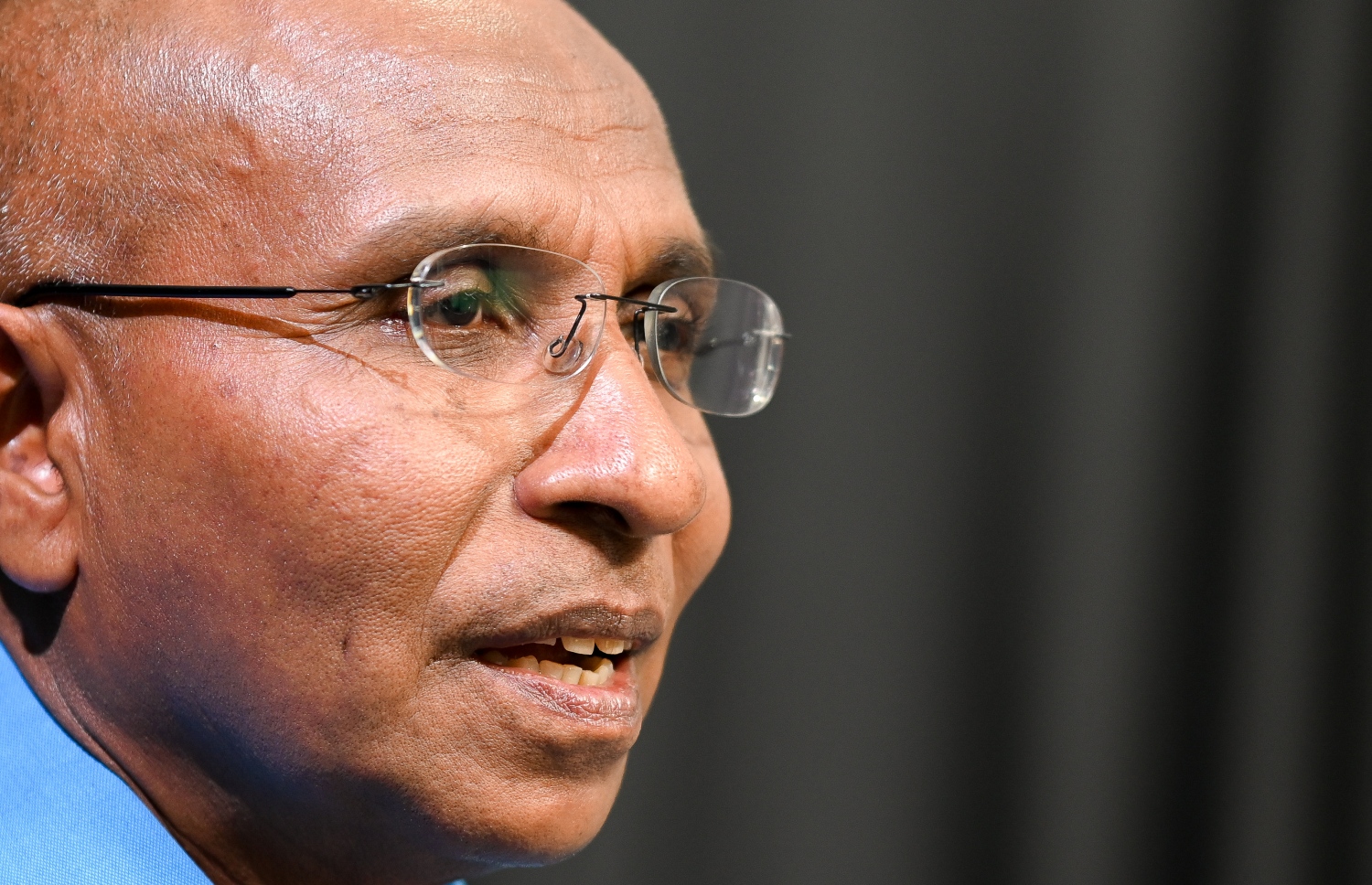 ހަބީބް "މިހާރު" އަށް އިންޓަވިއު ދެއްވަނީ: އީސީގެ ކުރިން އޭނާ މަސައްކަތް ކުރެއްވީ ތައުލީމީ ދާއިރާގައި. -- ފޮޓޯ: ނިޝާން އަލީ | މިހާރު